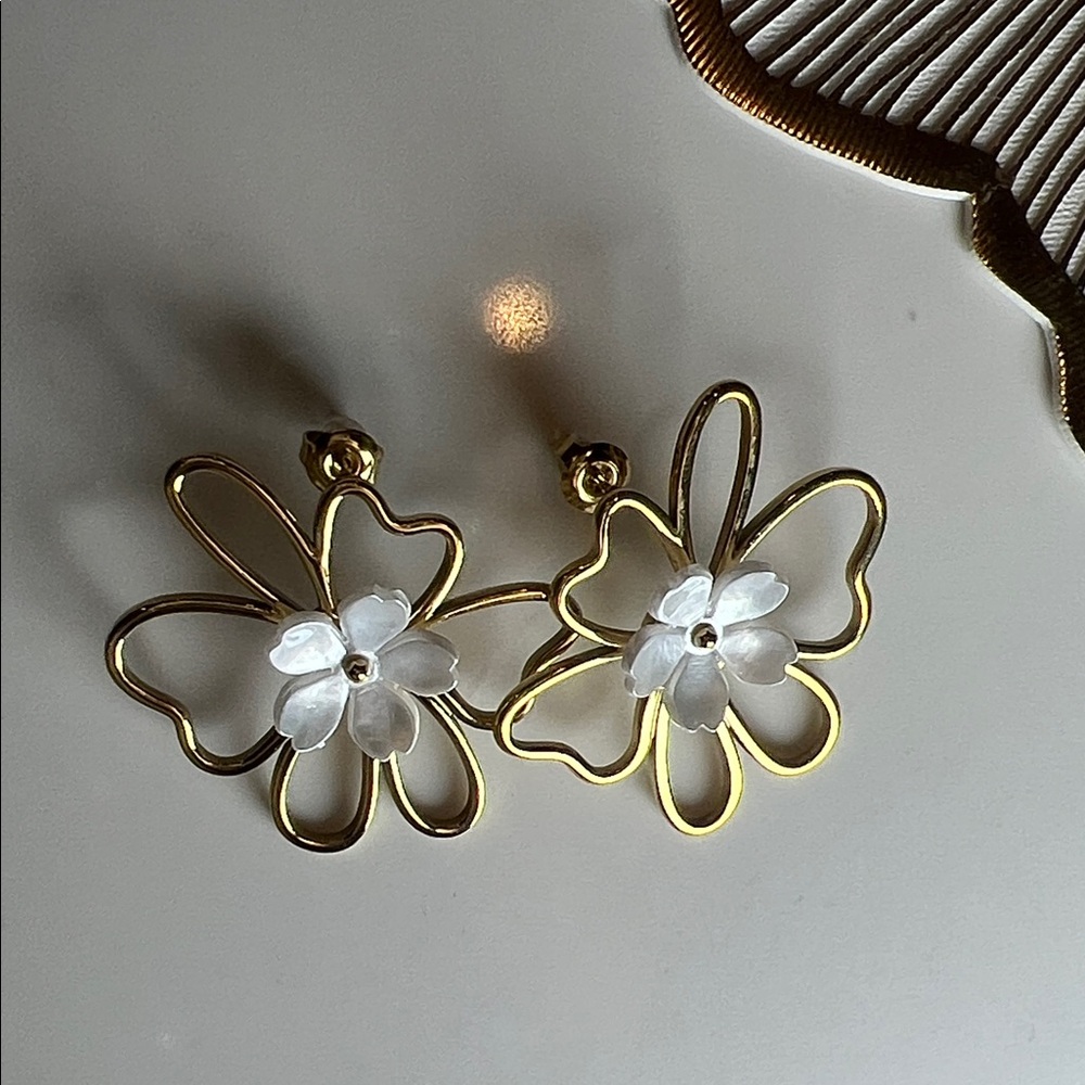 Gold and White Floral Earrings Chunky Earrings - Picture 5 of 13